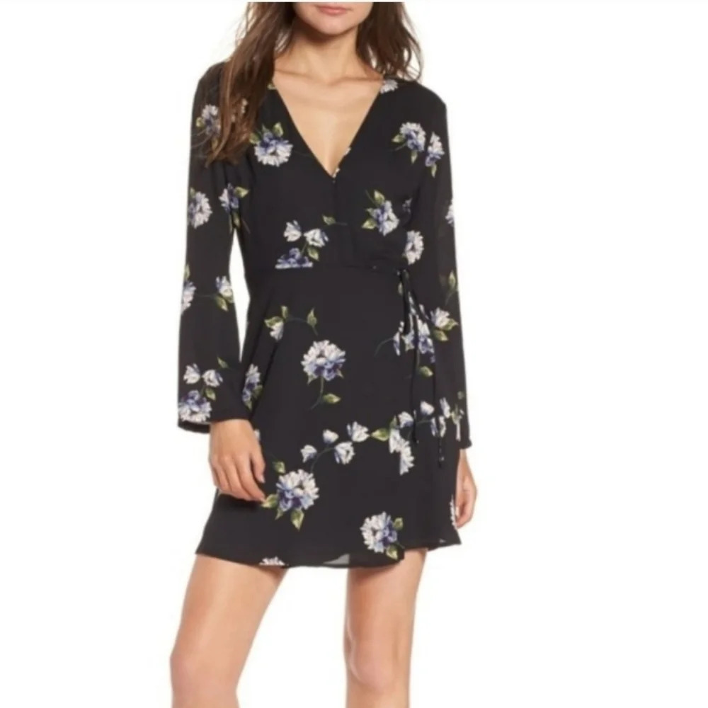 Nordstrom Lush Elly Floral Blue Hydrangea True Wrap Mini Dress Size Large NWT